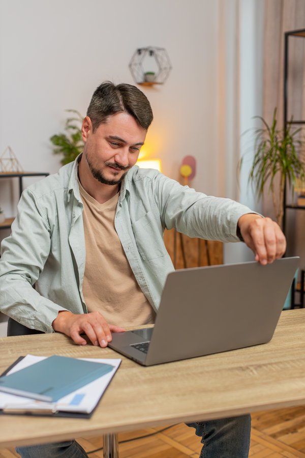 Leia mais sobre o artigo A Verdade Incômoda sobre o Trabalho Remoto: Por que as Empresas Estão Repensando a Flexibilidade que Prometeram?