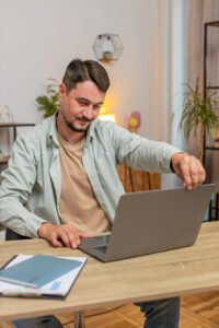 Leia mais sobre o artigo Por que a cultura do ‘trabalho ilimitado’ está destruindo talentos e como repensar suas prioridades antes que seja tarde