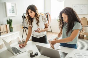 Leia mais sobre o artigo Desperte o Poder do Marketing de Micro-Momentos: Estratégias Inéditas para Capturar a Atenção que Está Mudando o Jogo Digital
