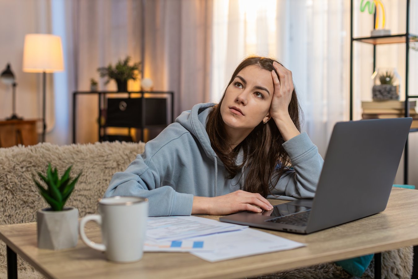 Leia mais sobre o artigo Por Que as Empresas Quebrou ao Apostar Tudo no Home Office e o Que Você Pode Aprender com Erros que Ninguém Fala